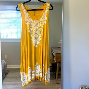 Mustard dress with beautiful pattern. Size M